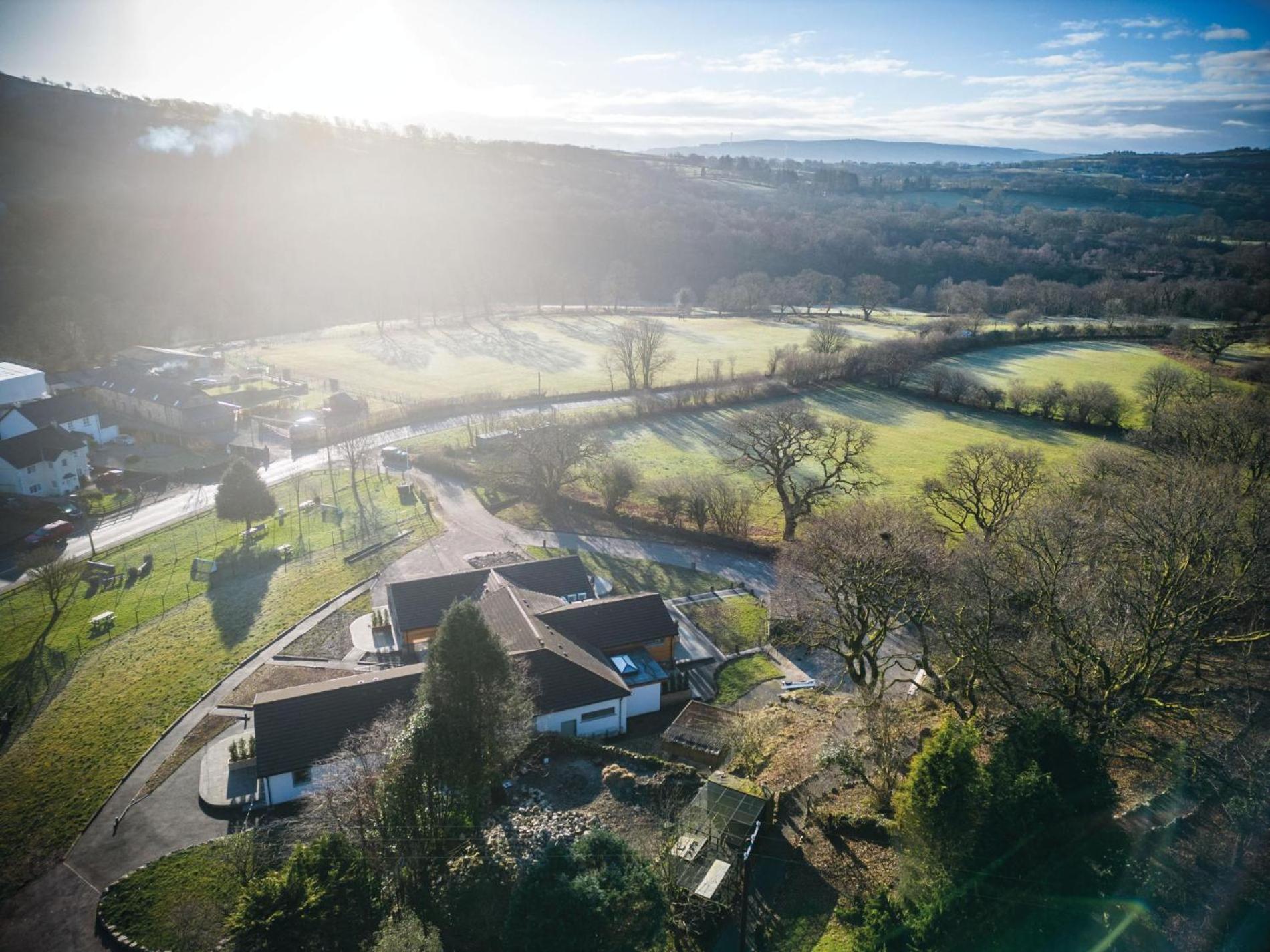 Suite 7 - Sleeping Giant Hotel - Pen Y Cae Inn Brecon Exterior photo
